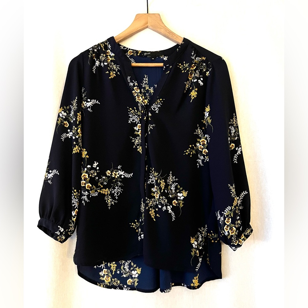 GIBSON | Navy & Yellow Floral V-Neck Blouse with Cuffed Sleeves
